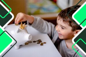 niño metiendo una moneda en una hucha