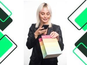 El Buen Fin: mujer-joven-sosteniendo-una-bolsa-de-regalo-colorida-mientras-toma-una-foto-en-la-pared-blanca