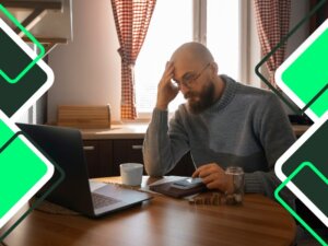 Finanzas personales en la salud mental: hombre-ahorrando-dinero